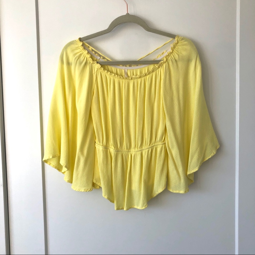 💥PARTY PRICE⬇️Cute yellow off-shoulder top!